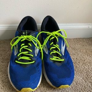 BROOKS LAUNCH 6     Men’s size 10 Medium